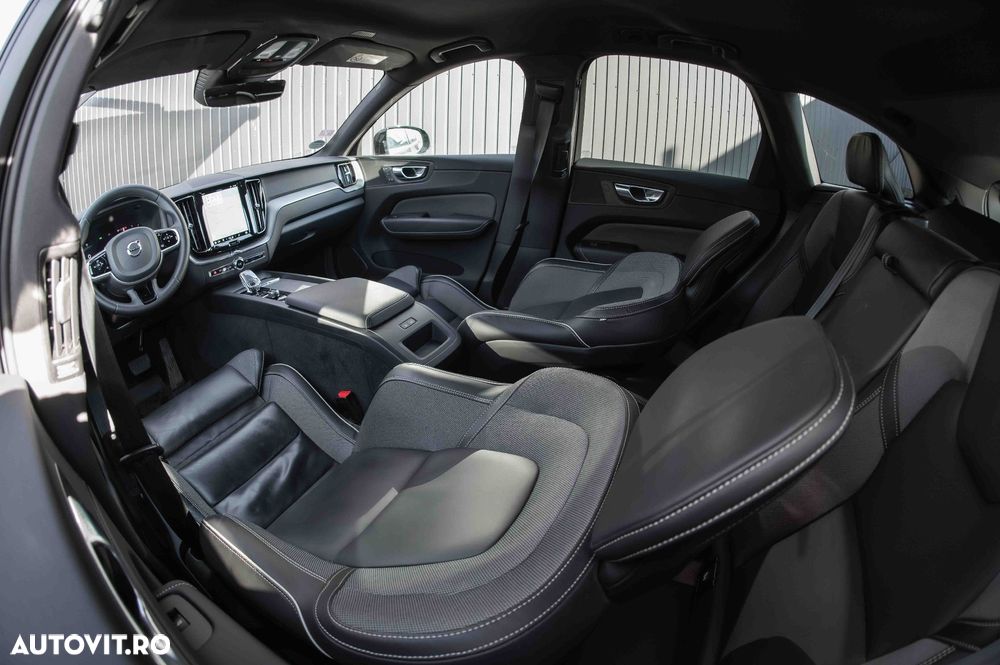 Volvo XC 60 B4 D AWD Plus Dark - 6