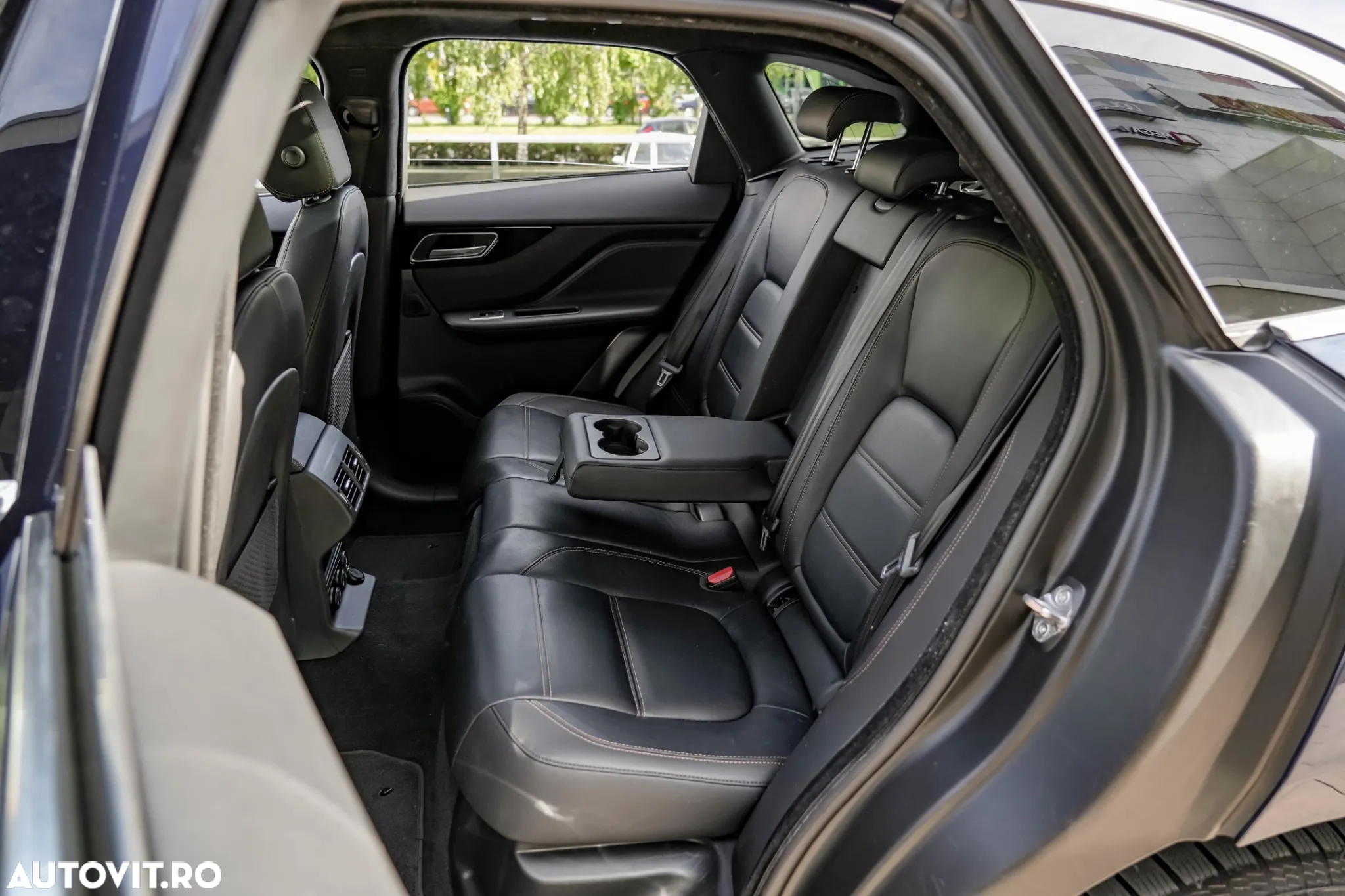 Jaguar F-Pace - 10