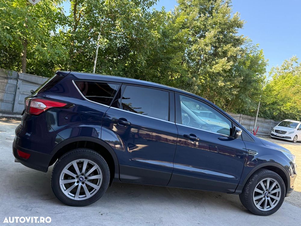 Ford Kuga - 2