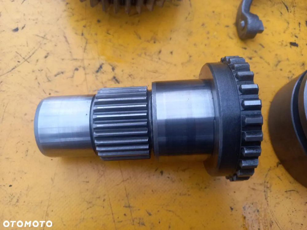 Elementy tylnego WOM 540/1000 New Holland 6640 - 4