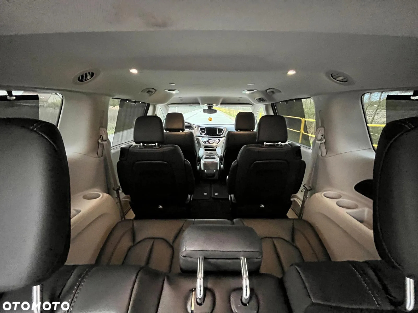 Chrysler Pacifica - 13