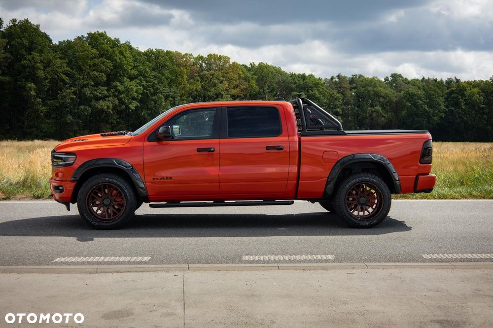 RAM 1500 5.7 Crew Cab Longbed Laramie Black - 5