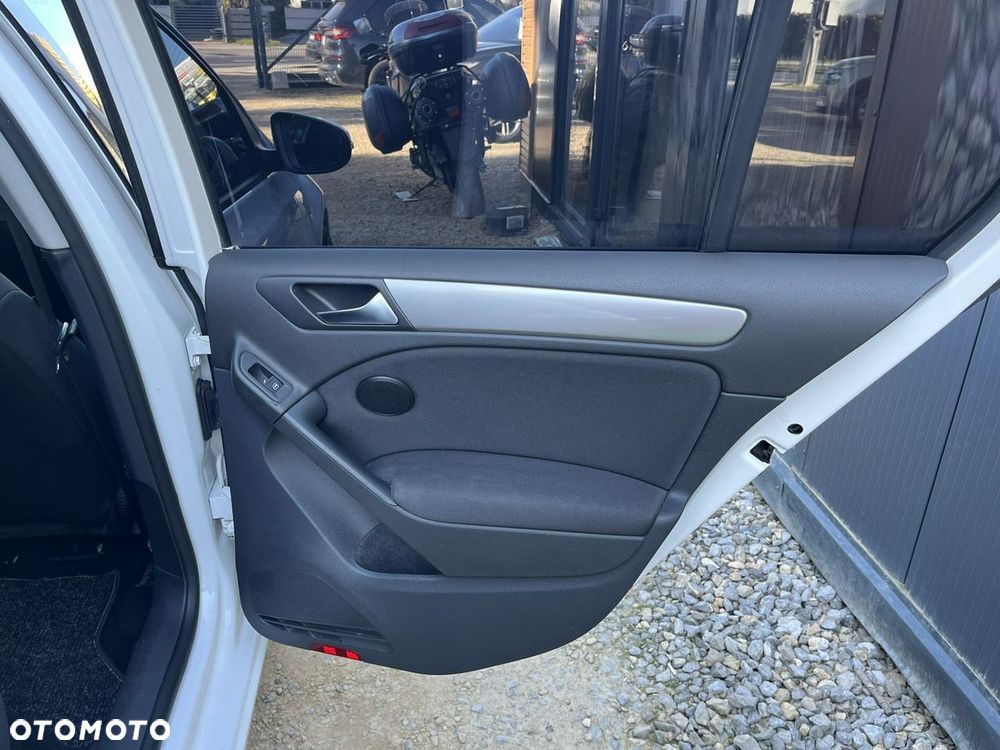 Volkswagen Golf - 23
