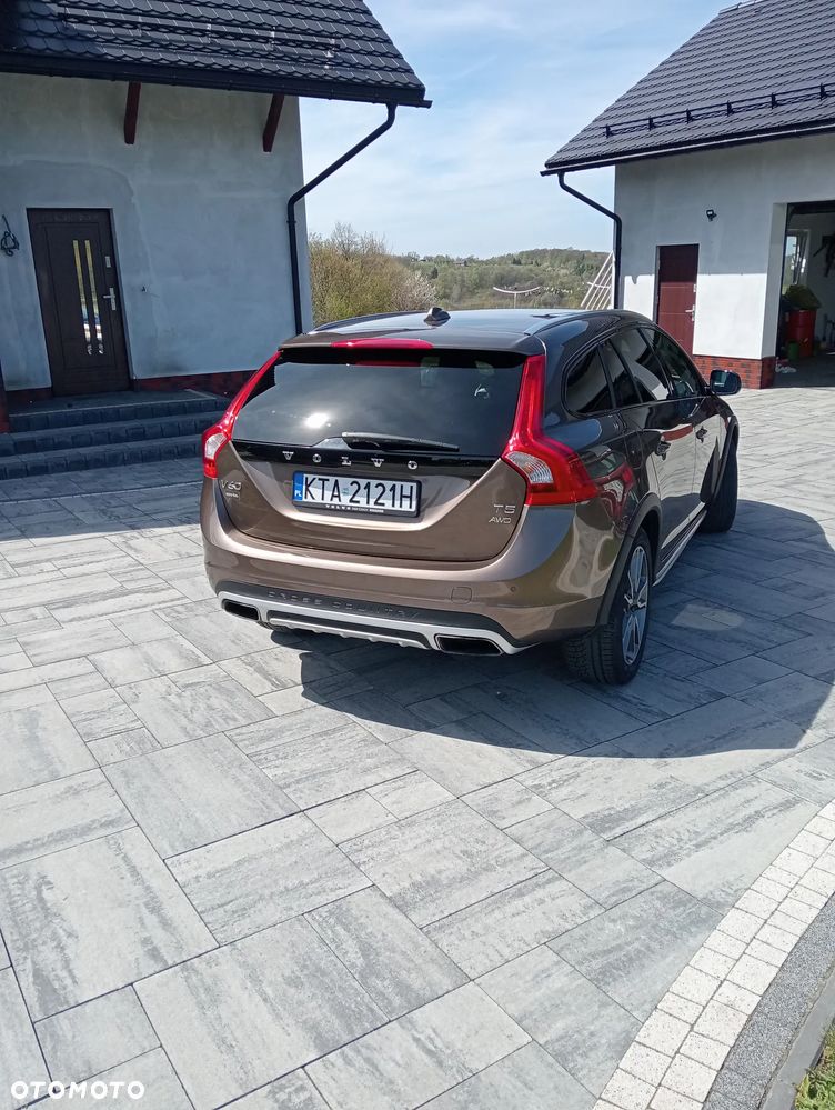 Volvo V60 Cross Country T5 AWD Summum - 2