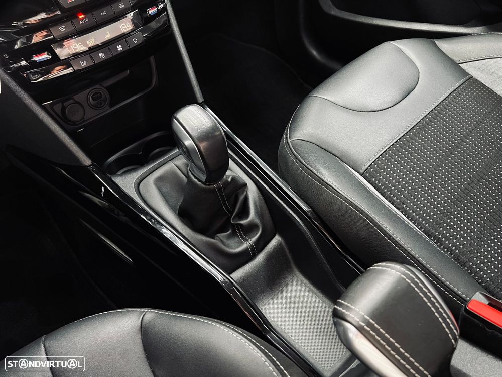 Peugeot 2008 1.2 PureTech Allure - 21