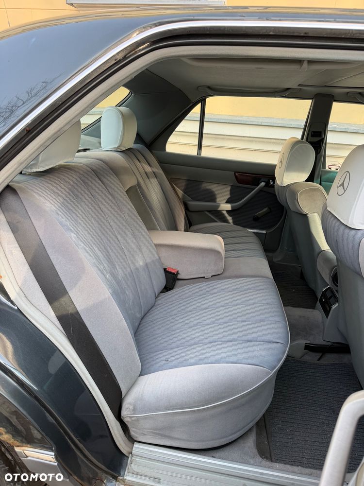 Mercedes-Benz 280 - 30