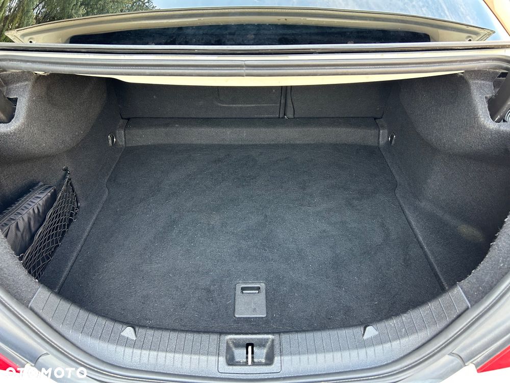 Mercedes-Benz CLA 200 7G-DCT AMG Line - 38