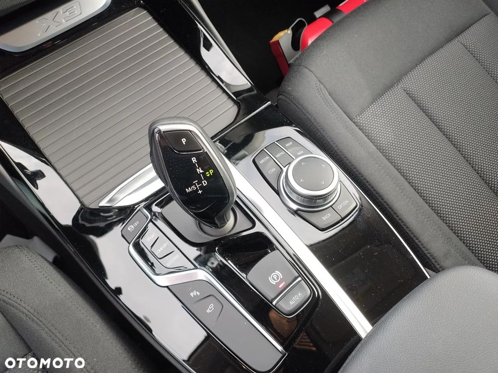 BMW X3 sDrive18d - 16