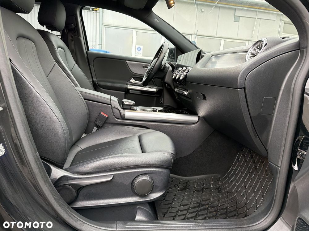 Mercedes-Benz GLA - 8