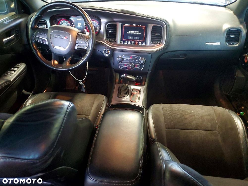 Dodge Charger 3.6 GT - 10