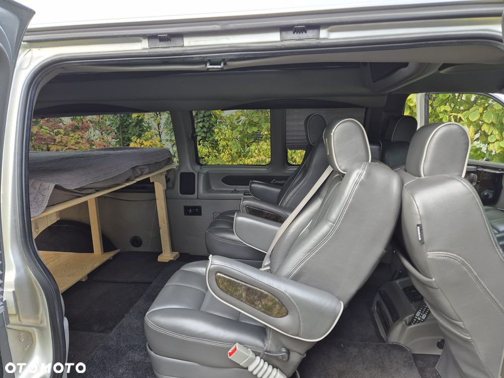 Chevrolet Express - 25