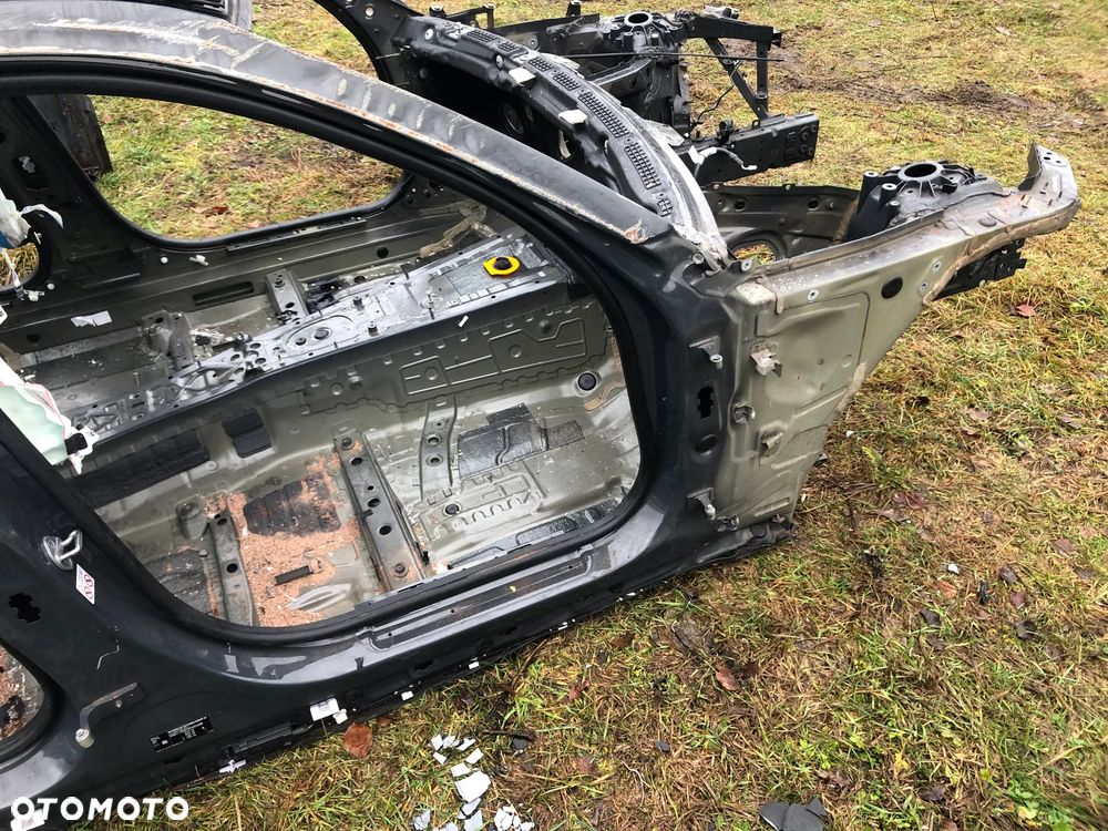 KAROSERIA Z DOKUMENTAMI BMW 3 G21 320d - 10