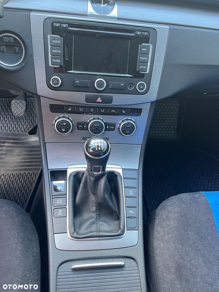Volkswagen Passat 2.0 Blue TDI SCR Comfortline - 10