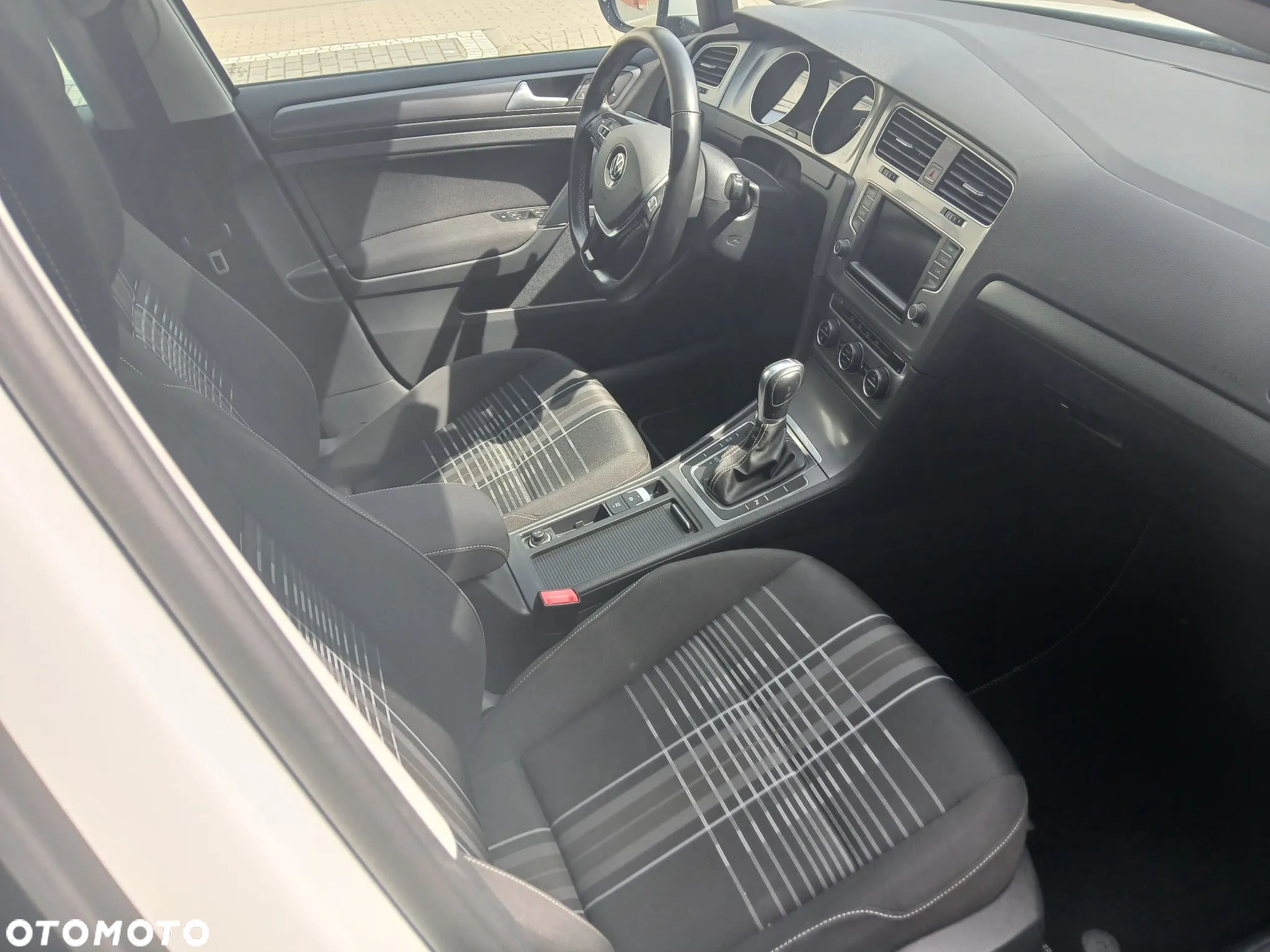 Volkswagen Golf 2.0 TDI BlueMotion Technology DSG Lounge - 14