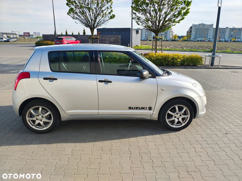 Suzuki Swift 1.3 Club - 4