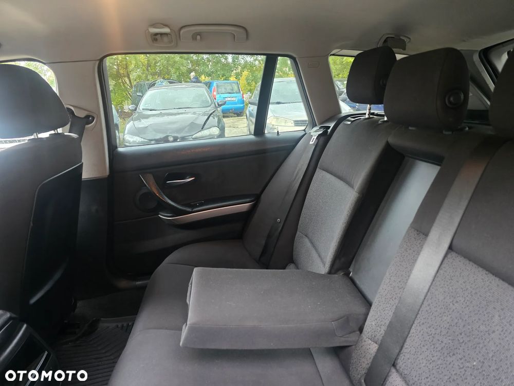 BMW Seria 3 318d - 15