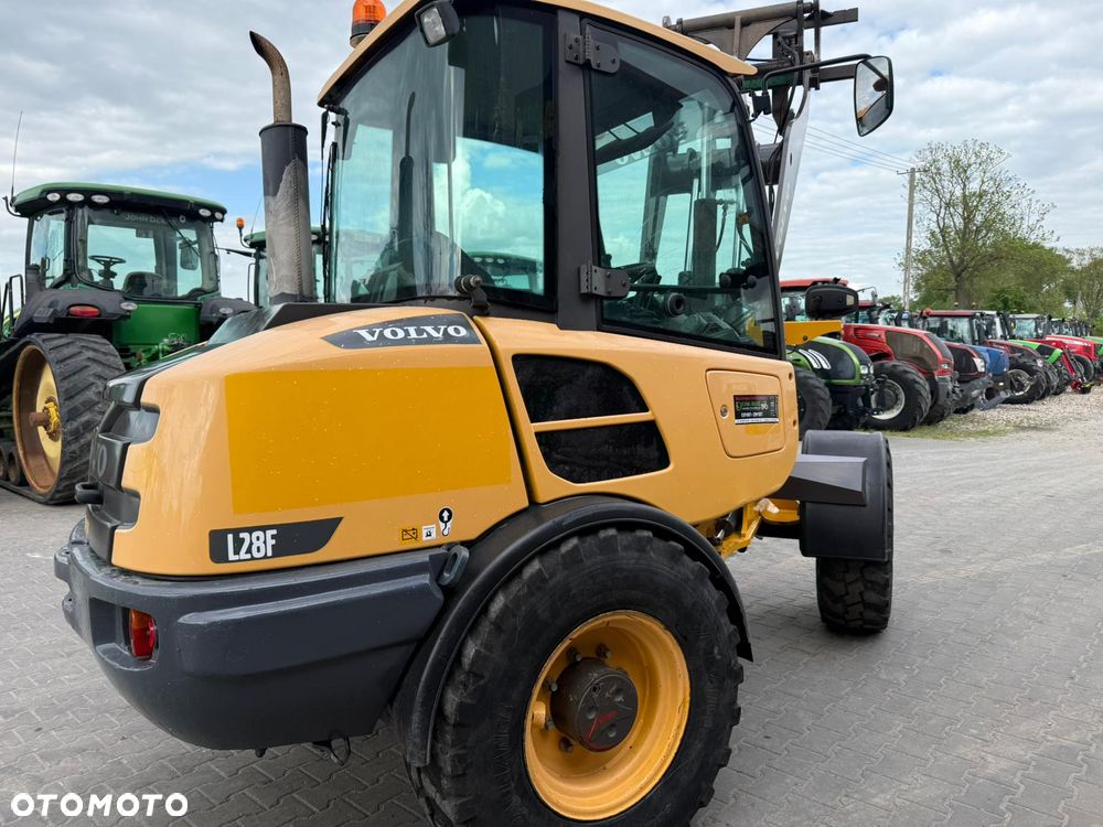 Volvo L 28 F   30  JCB - 13