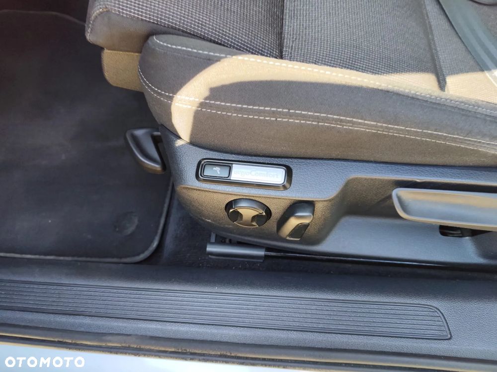 Volkswagen Passat Variant 2.0 TDI SCR DSG Comfortline - 8
