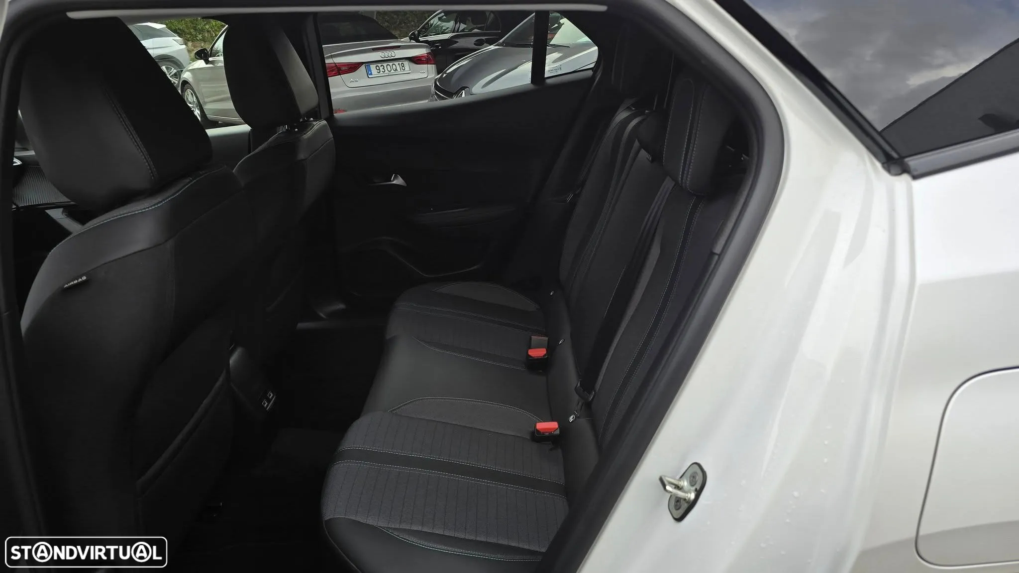 Peugeot 2008 1.2 PureTech Allure - 20