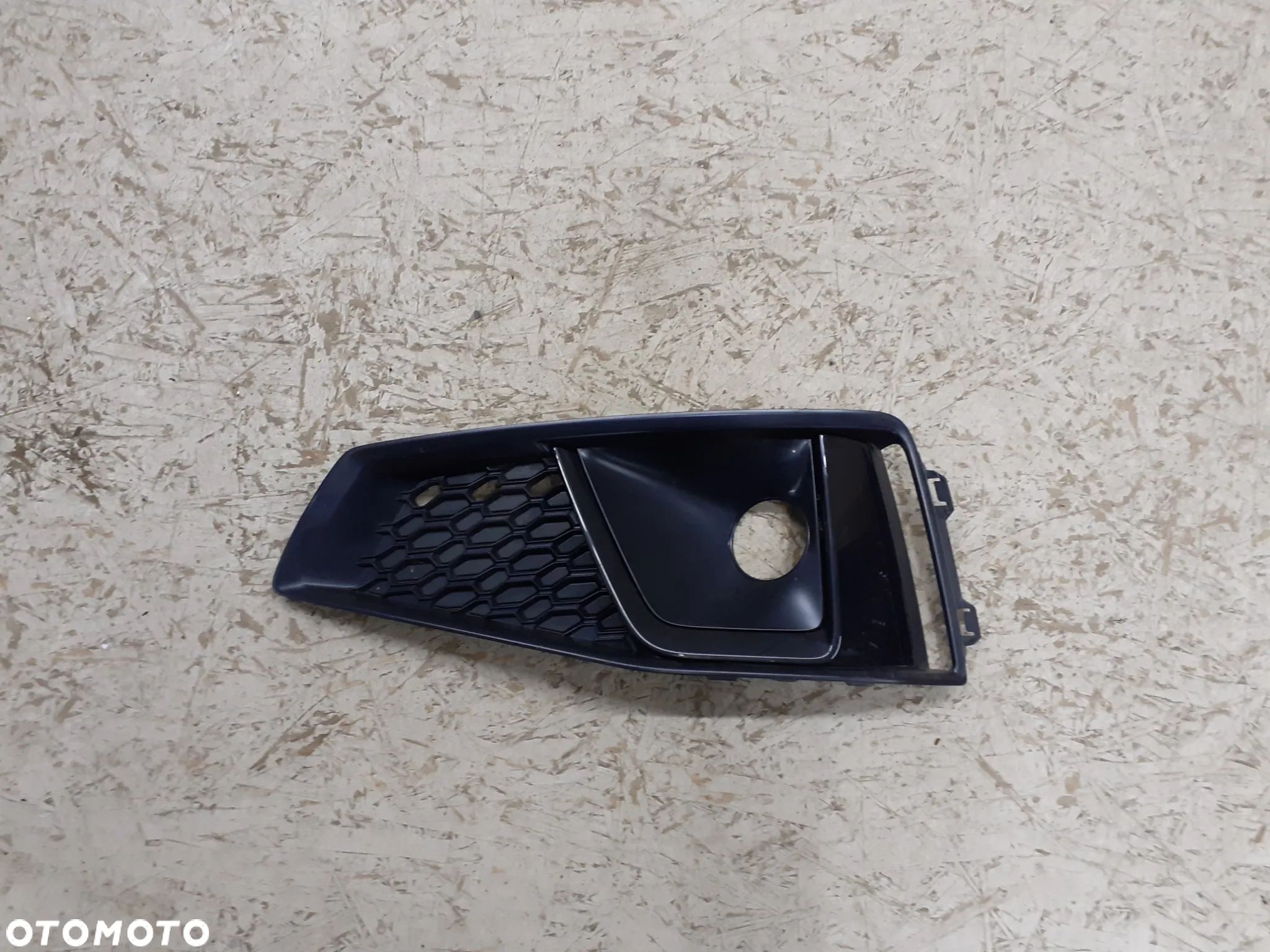 KRATKA ZDERZAKA PRZÓD LEWA AUDI A4 B9 S-LINE COMPETITION PLUS 8W0807681BA - 1
