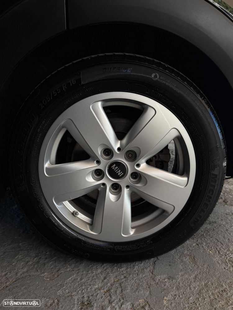 MINI Clubman Cooper Essential - 12