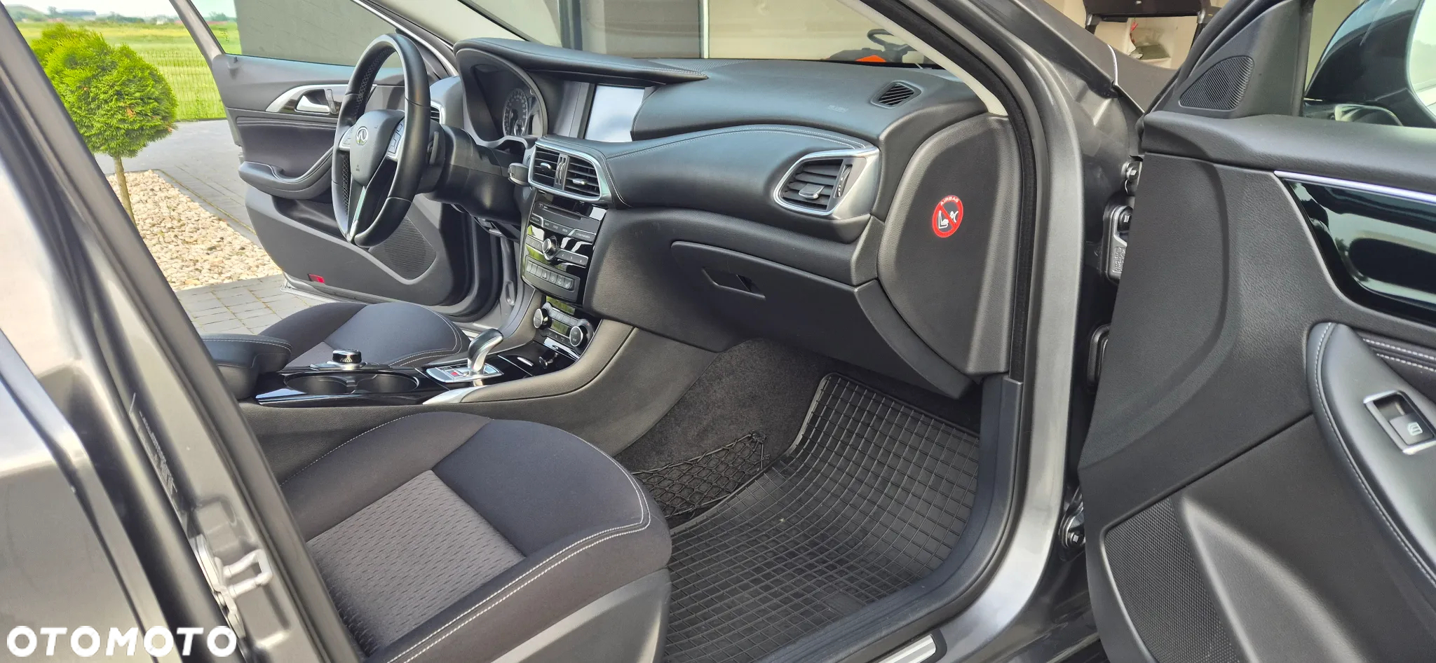 Infiniti QX30 2.2d Luxe AWD 7DCT - 26