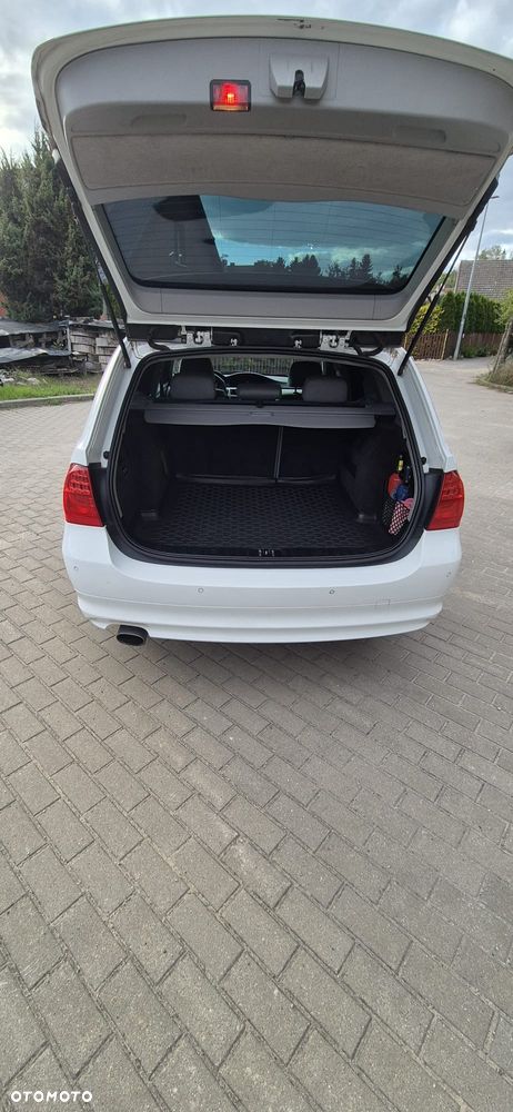 BMW Seria 3 320d xDrive - 12