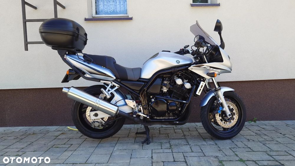 Yamaha FZS - 6