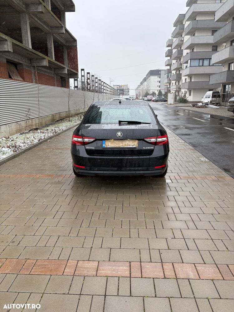 Skoda Superb 2.0 TDI DSG Style - 28