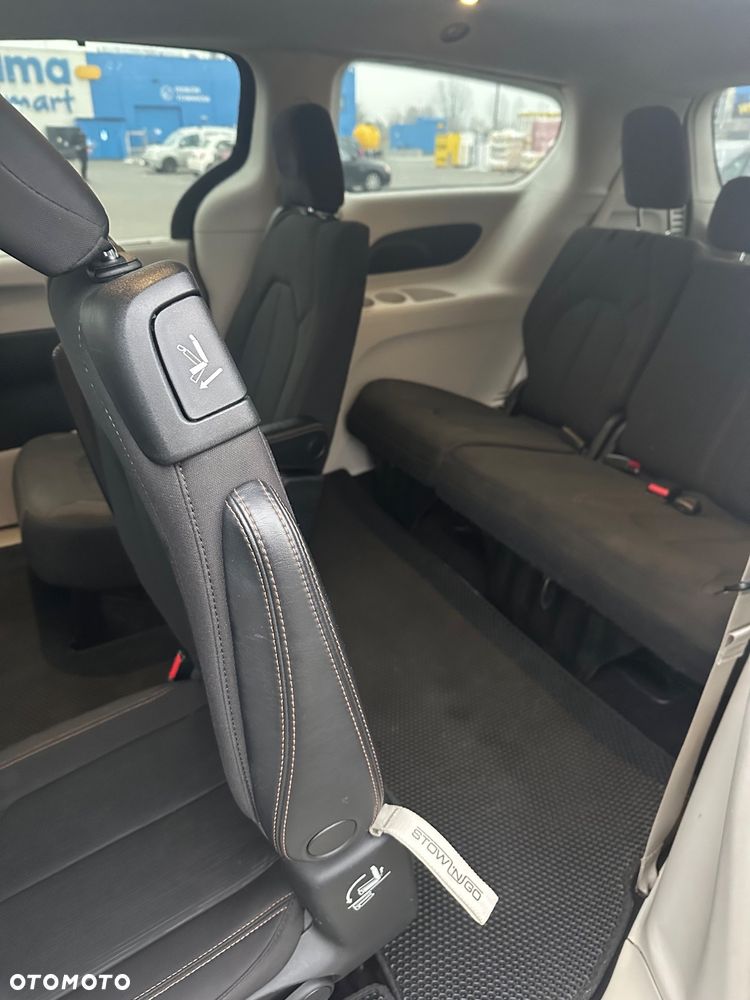 Chrysler Pacifica - 21