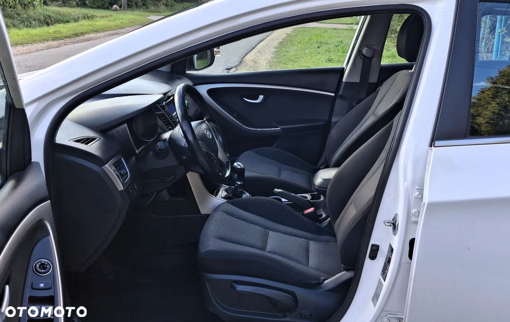 Hyundai i30 1.4 Trend - 12