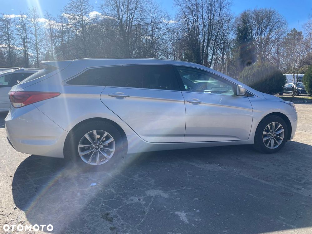 Hyundai i40 Kombi blue 1.6 Trend - 11