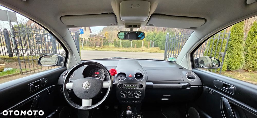 Volkswagen New Beetle - 2