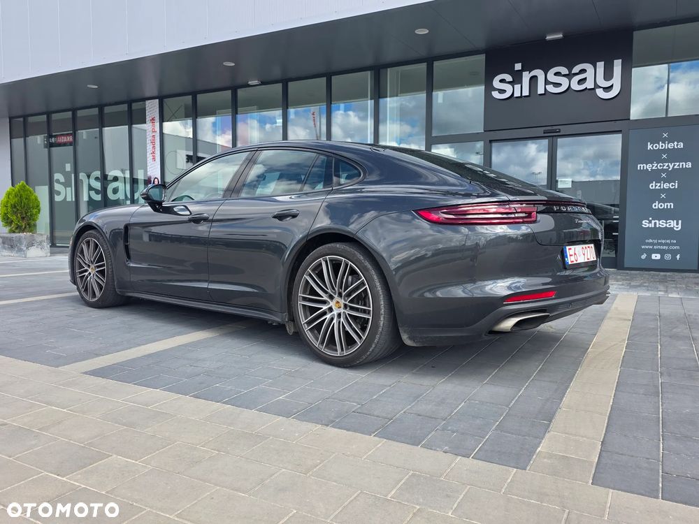 Porsche Panamera 4 - 8