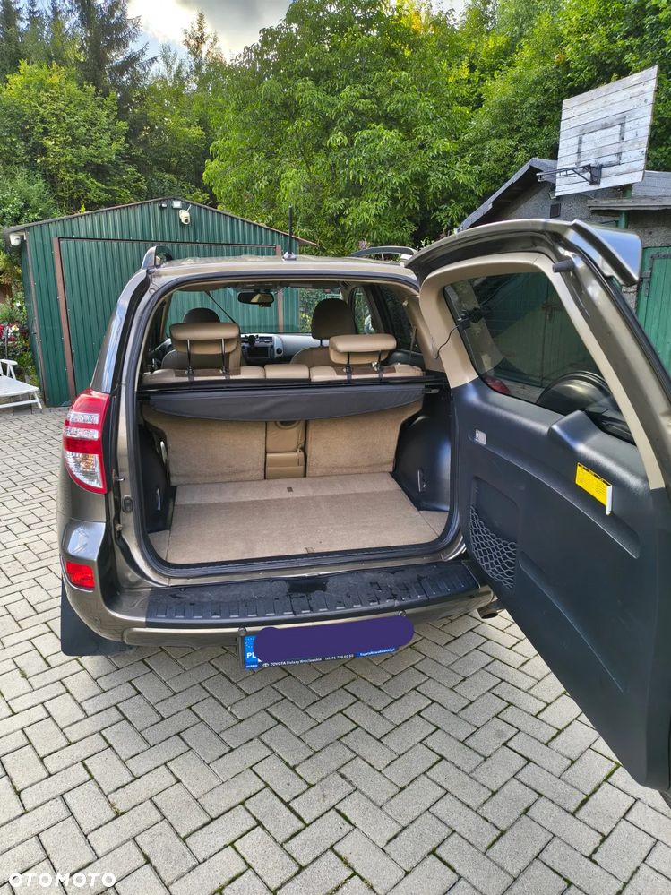 Toyota RAV4 - 8