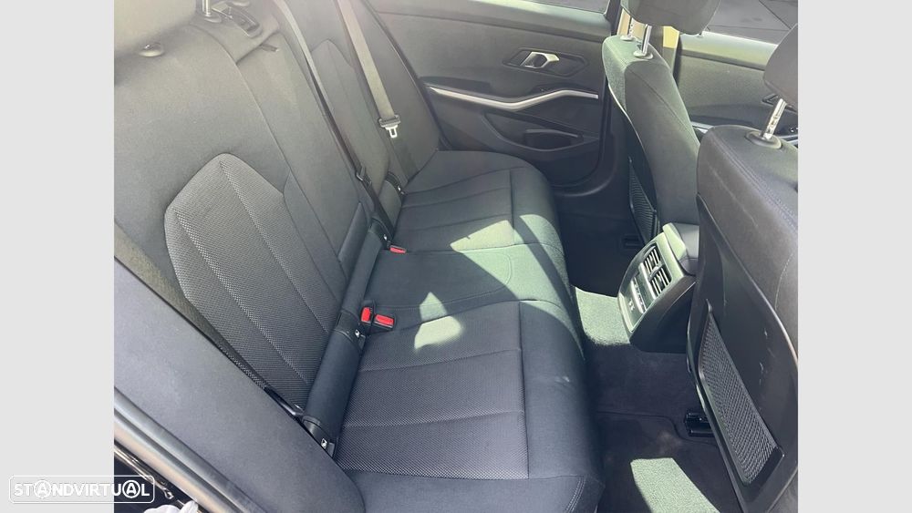 BMW 318 d Auto - 13