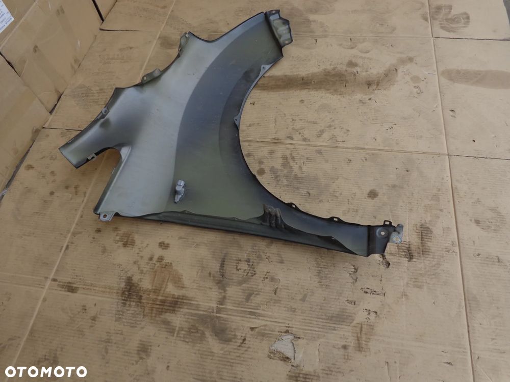 TOYOTA VERSO 09-13 blotnik lewy przedni 1G3 - 3