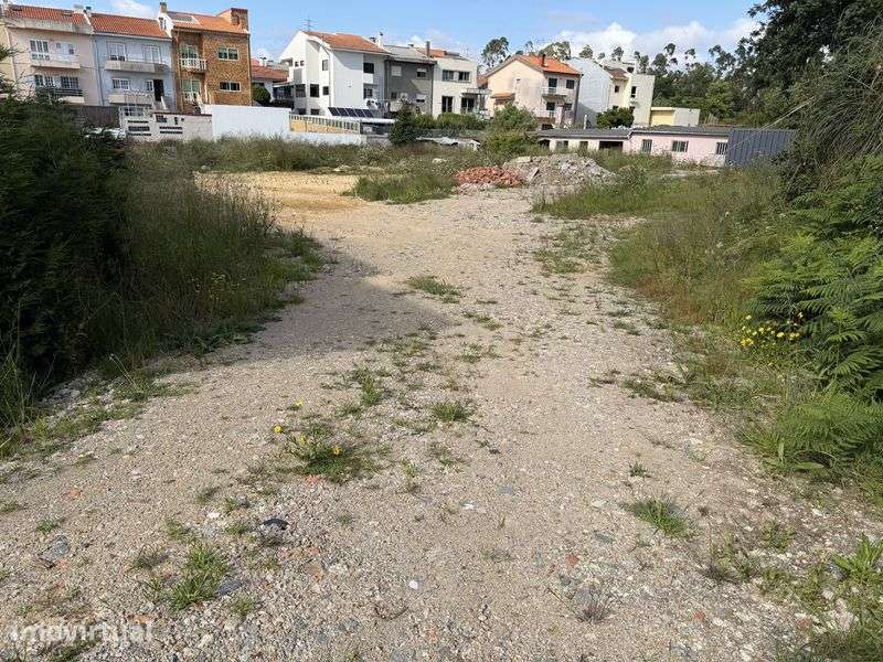 Terreno (2000m2) com armazém - Grande imagem: 3/6