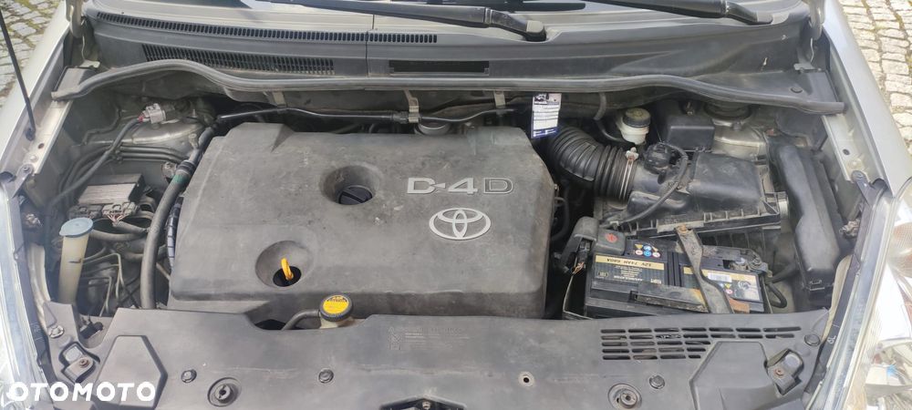 Toyota Corolla Verso 2.2 D-4D - 5
