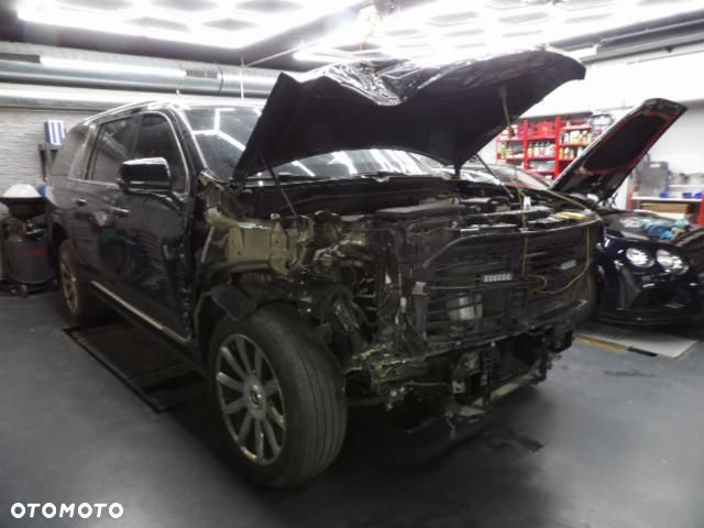 Cadillac Escalade 6.2 V8 ESV Platinum - 4