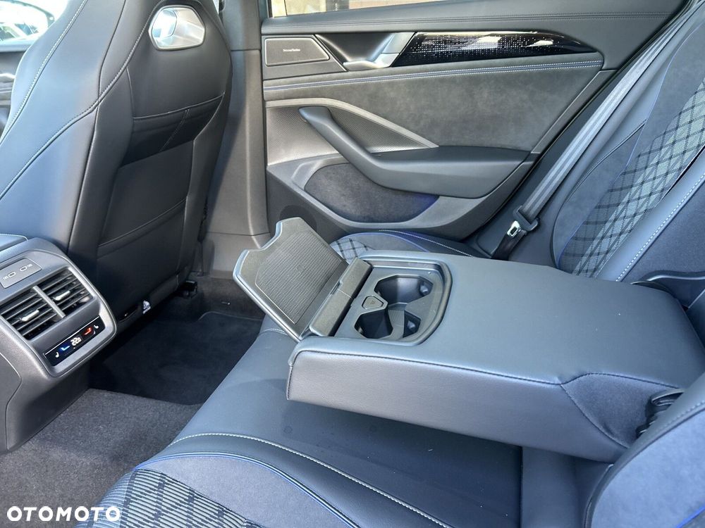Volkswagen Passat - 16