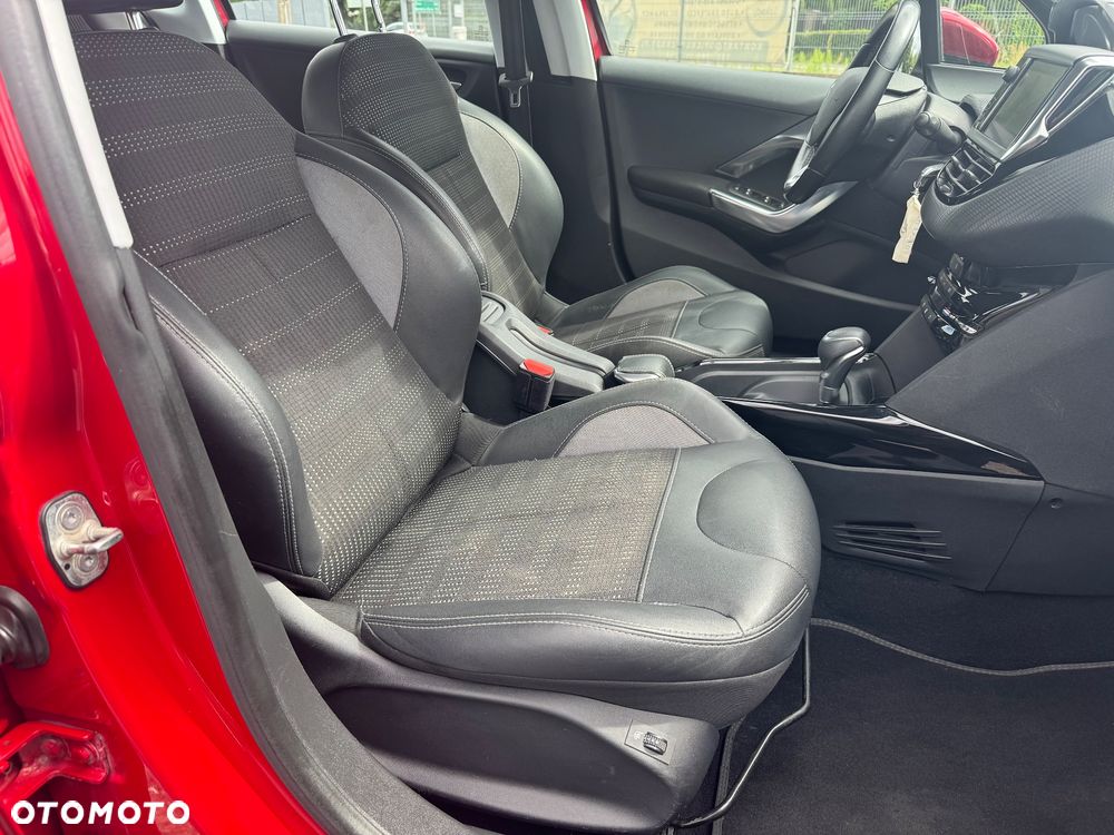 Peugeot 2008 1.2 Pure Tech GPF Allure S&S EAT6 - 23