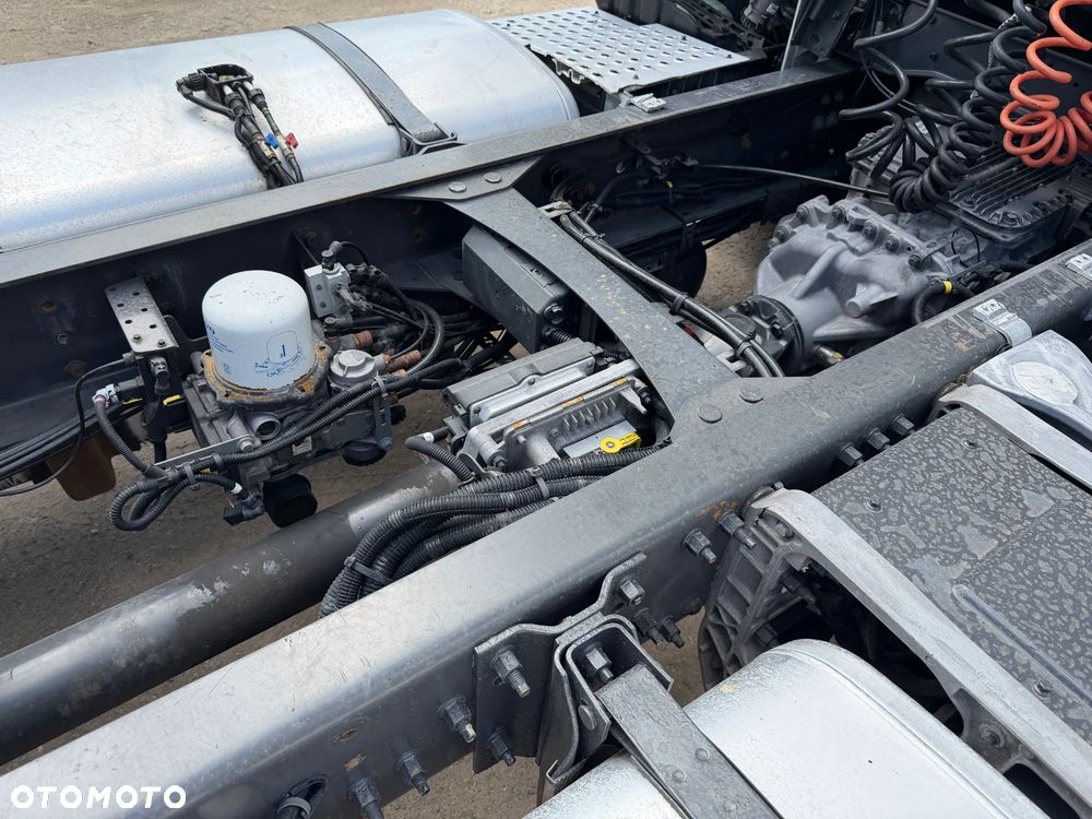 Volvo FH 500 XL LOW DECK MEGA / 535 181 KM / AUTOMAT / ORYGINALNY PRZEBIEG / BARDZO DOBRE OPONY / NAJWYŻSZA KABINA XL / 2 ZBIORNIKI PALIWOWE / CAŁE NA PODUSZCE / 2017 ROK !! - 18