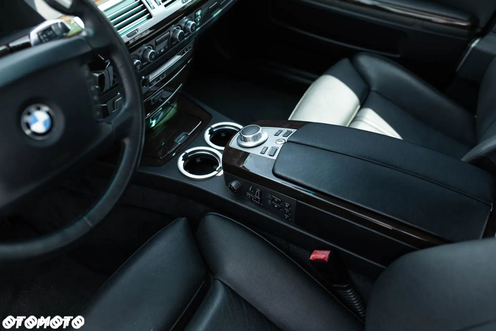 BMW Seria 7 750i - 18