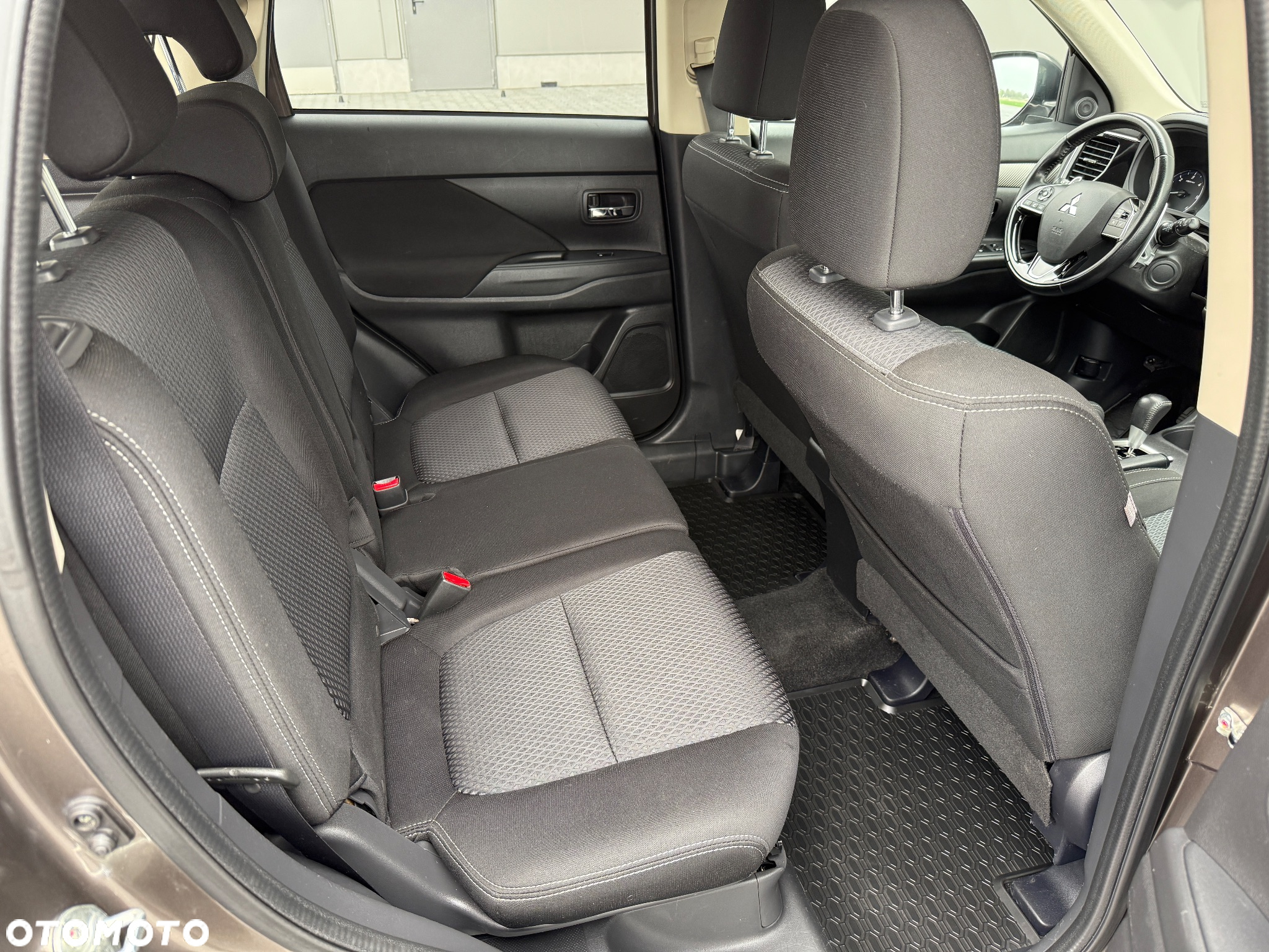 Mitsubishi Outlander - 24