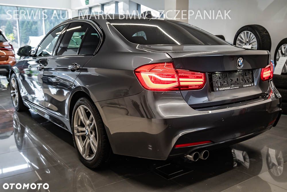 BMW Seria 3 330i M Sport - 9