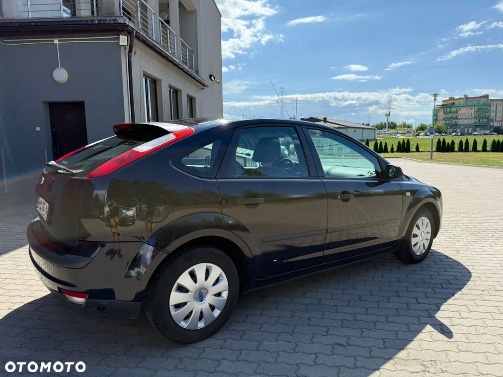 Ford Focus 1.4 Ambiente - 4