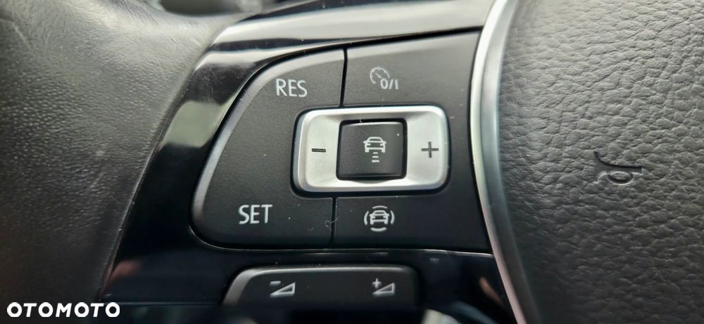 Volkswagen Touran - 19