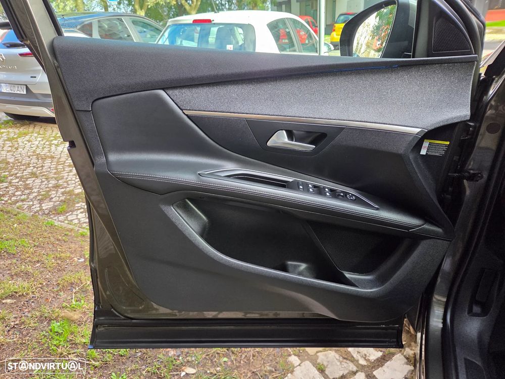 Peugeot 3008 PureTech 130 Stop & Start GPF EAT8 Allure - 10