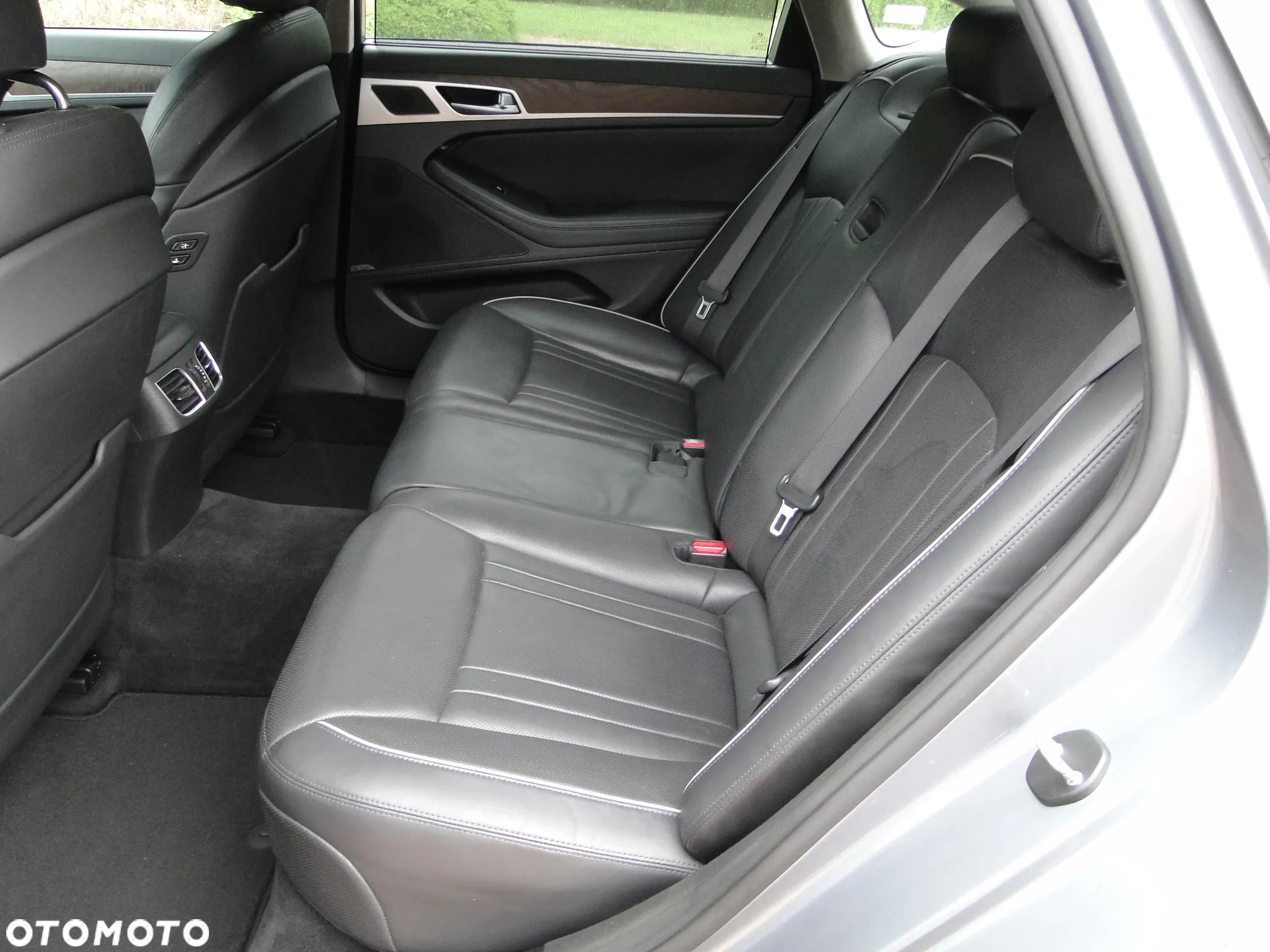 Hyundai Genesis 3.8 V6 GDI - 27